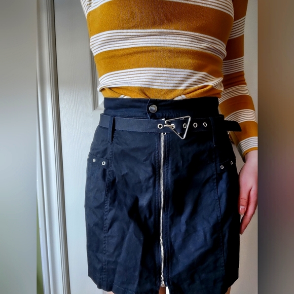 black mini skirt - xs shein - Picture 3 of 3